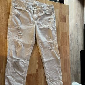 White jean capris.